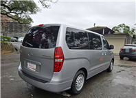 2018 HYUNDAI STAREX 2.5 柴油8人座 銀色・實在・耐用，就是生財工具 不靠外表花俏靠的是空間、耐操與成本效益 LINE：goo5168 洽詢電話：0912423585 宋小姐   第14張縮圖