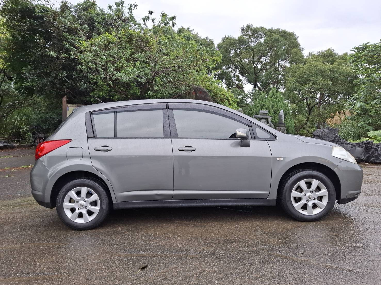 2012 年 NISSAN TIIDA 1.8 超值代步車釋出便宜又實用，找代步車一定要看這台LINE：goo5168  洽詢電話：0912423585 宋小姐 貸款專辦，強力過件  第9張相片