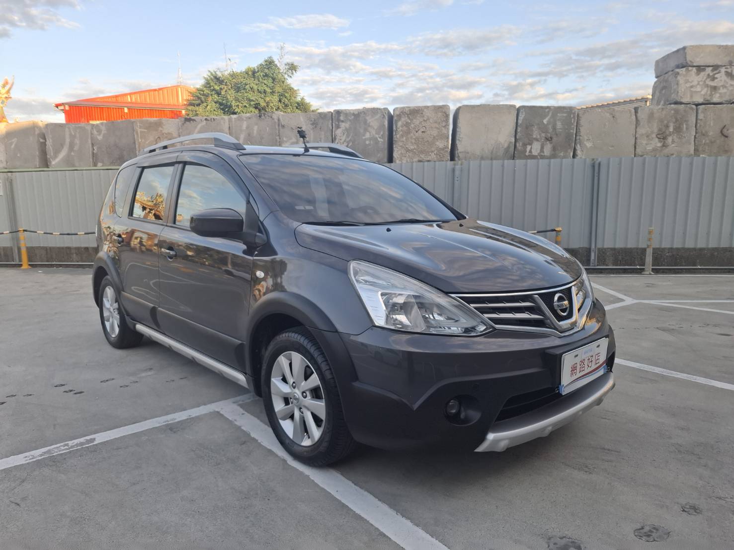 2015 年 NISSAN LIVINA 豪華版一手車 原廠正常保養 車況單純又安心 內裝乾淨漂亮，使用細心LINE：goo5168 洽詢電話：0912423585 宋小姐 貸款專辦，強力過件！  第2張相片