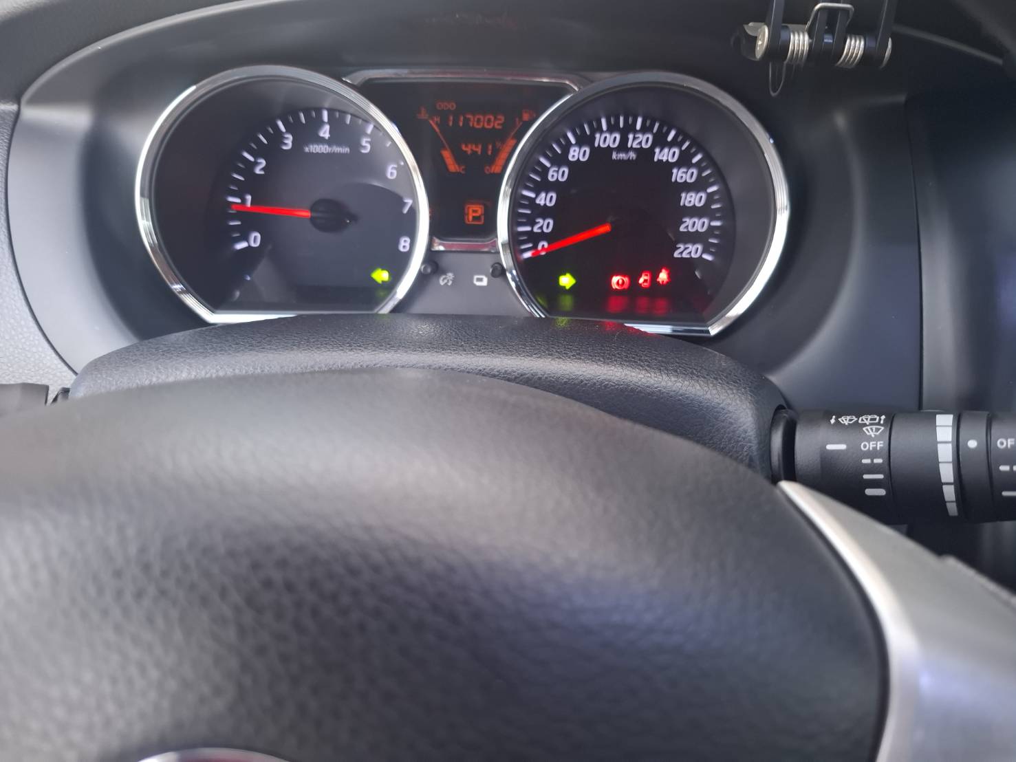 2015 年 NISSAN LIVINA 豪華版一手車 原廠正常保養 車況單純又安心 內裝乾淨漂亮，使用細心LINE：goo5168 洽詢電話：0912423585 宋小姐 貸款專辦，強力過件！  第3張相片