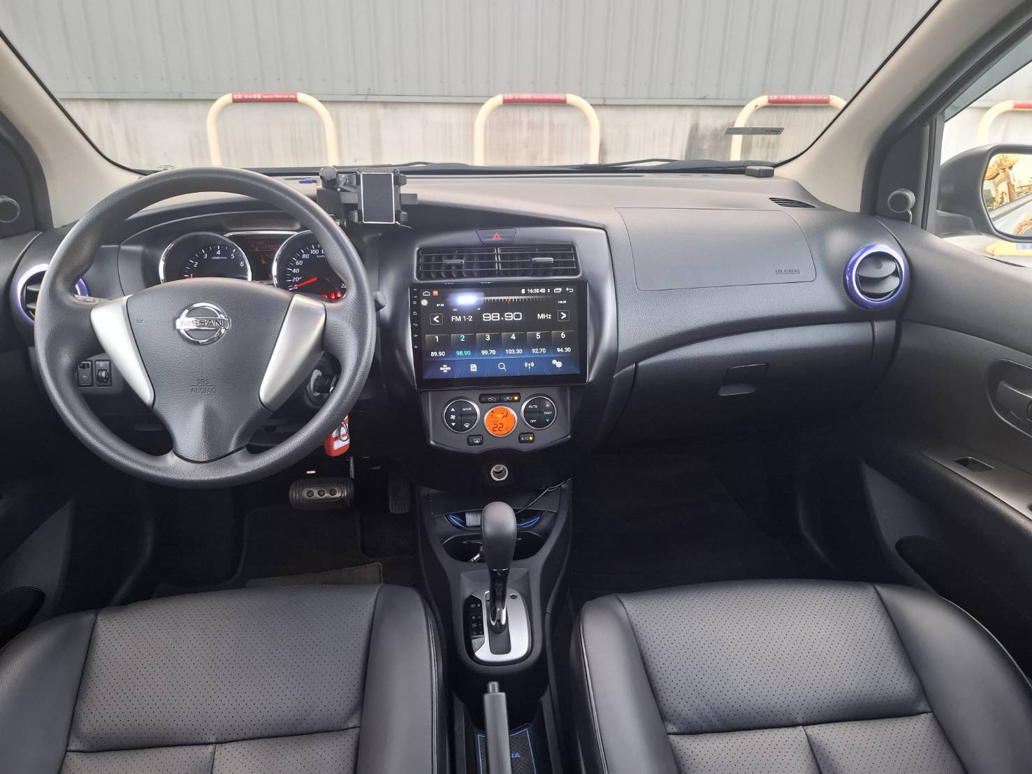 2015 年 NISSAN LIVINA 豪華版一手車 原廠正常保養 車況單純又安心 內裝乾淨漂亮，使用細心LINE：goo5168 洽詢電話：0912423585 宋小姐 貸款專辦，強力過件！  第4張相片