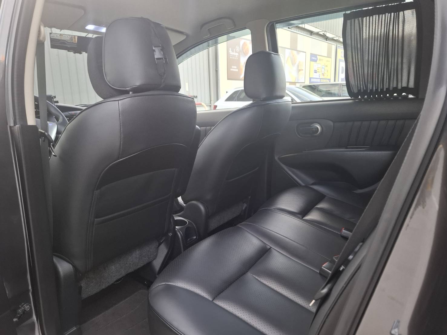 2015 年 NISSAN LIVINA 豪華版一手車 原廠正常保養 車況單純又安心 內裝乾淨漂亮，使用細心LINE：goo5168 洽詢電話：0912423585 宋小姐 貸款專辦，強力過件！  第6張相片