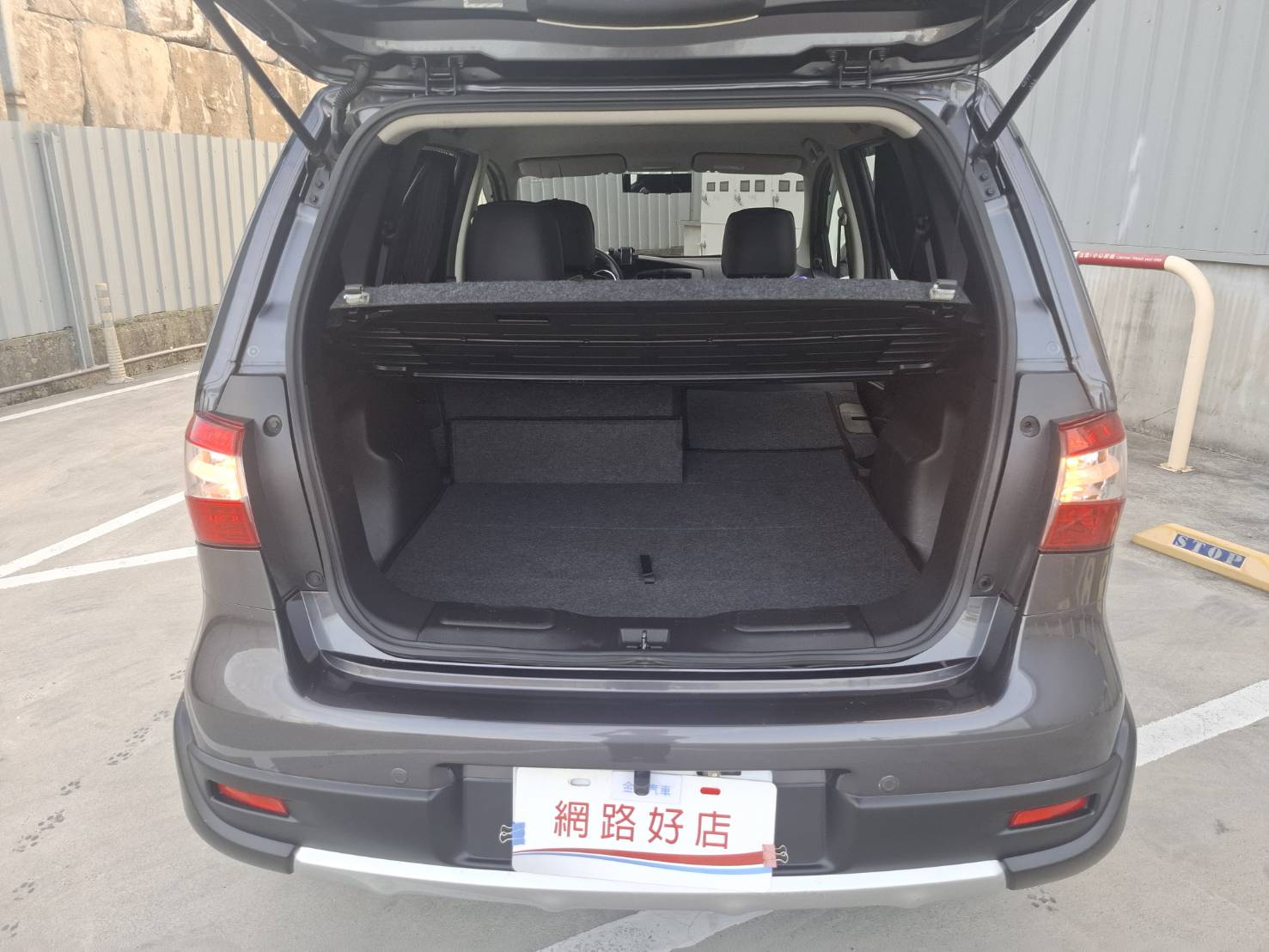 2015 年 NISSAN LIVINA 豪華版一手車 原廠正常保養 車況單純又安心 內裝乾淨漂亮，使用細心LINE：goo5168 洽詢電話：0912423585 宋小姐 貸款專辦，強力過件！  第9張相片