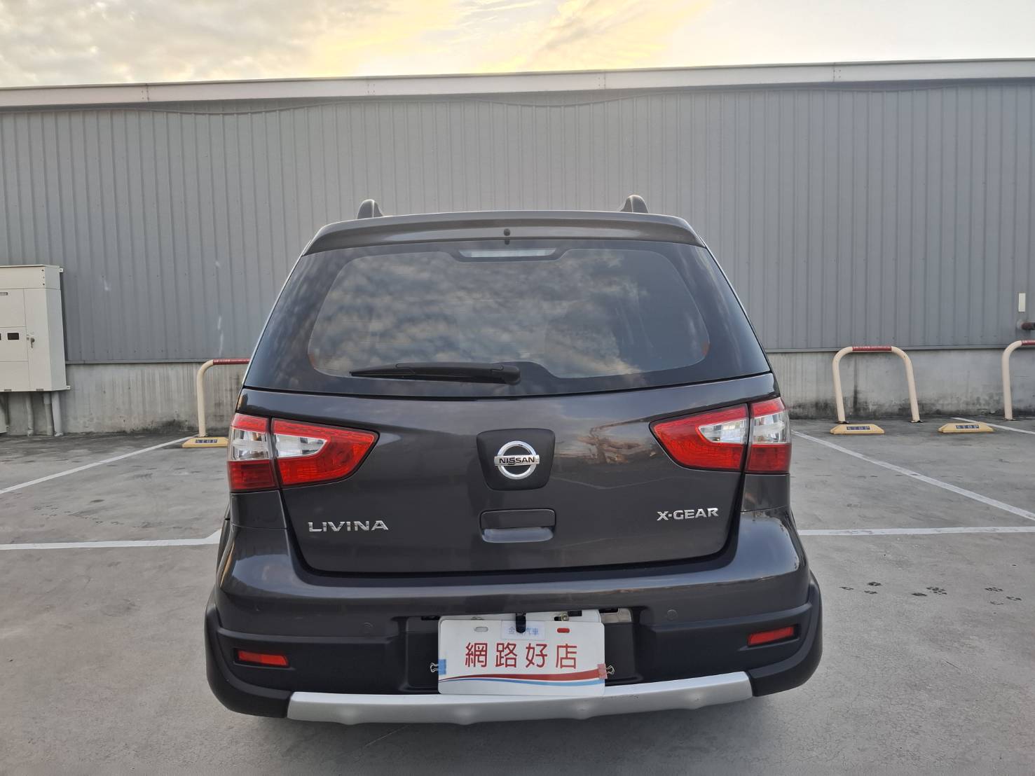 2015 年 NISSAN LIVINA 豪華版一手車 原廠正常保養 車況單純又安心 內裝乾淨漂亮，使用細心LINE：goo5168 洽詢電話：0912423585 宋小姐 貸款專辦，強力過件！  第13張相片