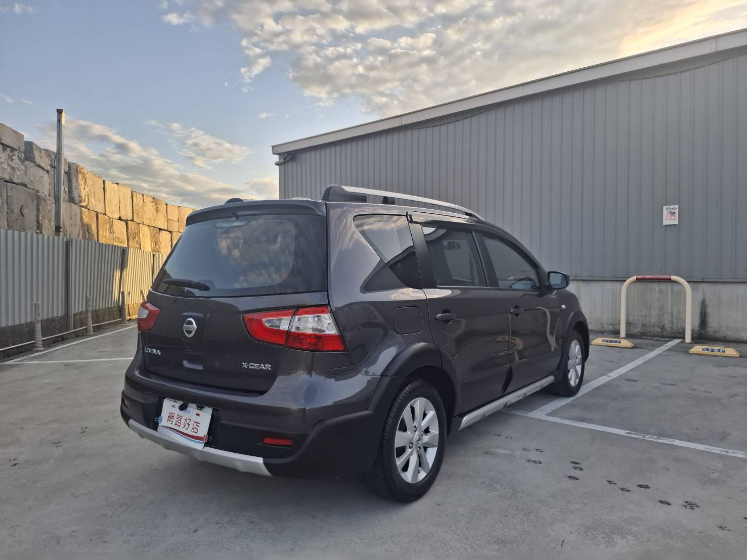 2015 年 NISSAN LIVINA 豪華版一手車 原廠正常保養 車況單純又安心 內裝乾淨漂亮，使用細心LINE：goo5168 洽詢電話：0912423585 宋小姐 貸款專辦，強力過件！  第14張相片