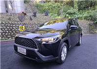 2021年 TOYOTA COROLLA CROSS 1.8黑色外觀，耐看又保值LINE：goo5168 洽詢電話：0912423585 宋小姐貸款專辦~強力過件  第1張縮圖