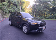 2021年 TOYOTA COROLLA CROSS 1.8黑色外觀，耐看又保值LINE：goo5168 洽詢電話：0912423585 宋小姐貸款專辦~強力過件  第2張縮圖