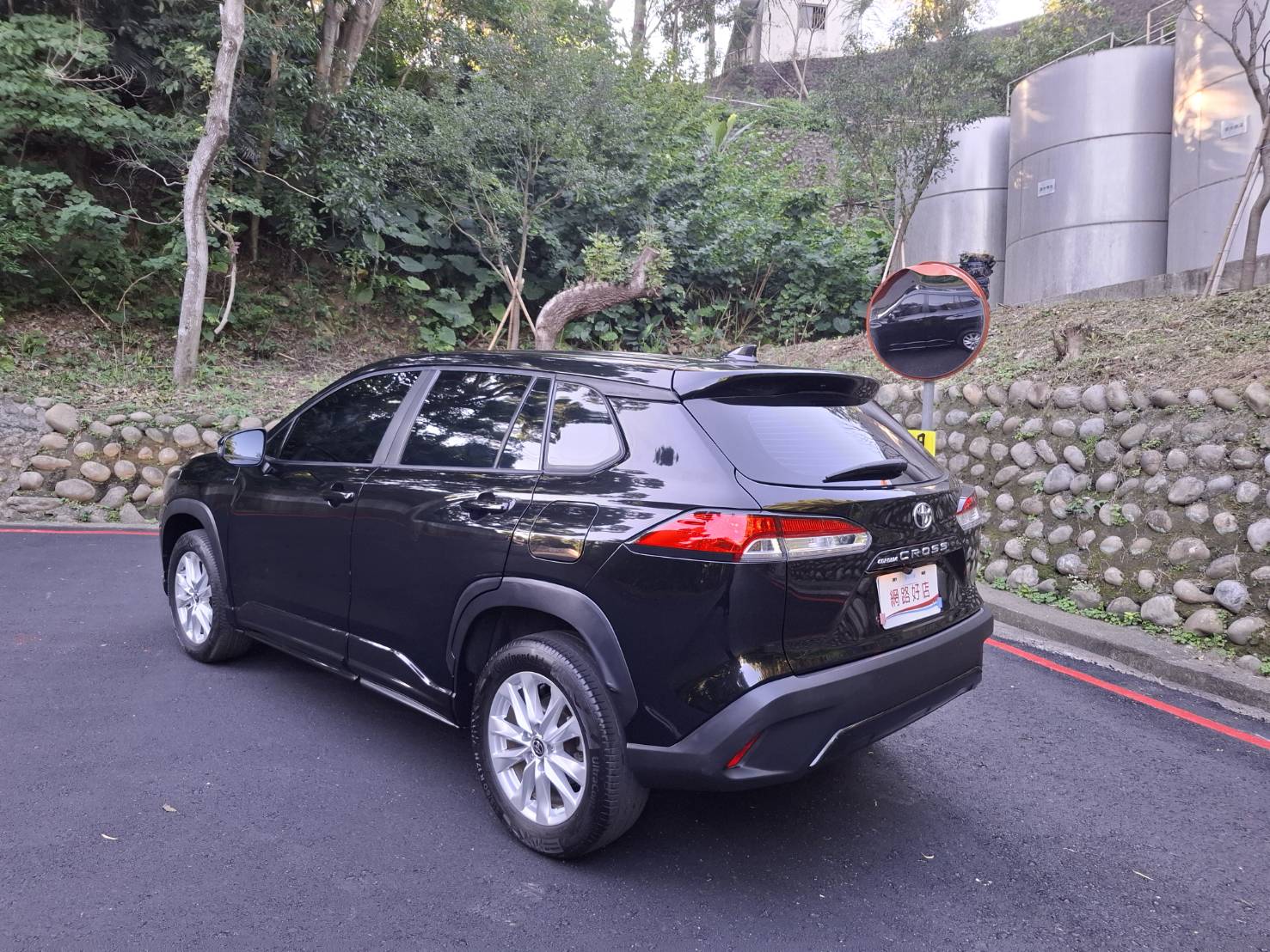 2021年 TOYOTA COROLLA CROSS 1.8黑色外觀，耐看又保值LINE：goo5168 洽詢電話：0912423585 宋小姐貸款專辦~強力過件  第12張相片