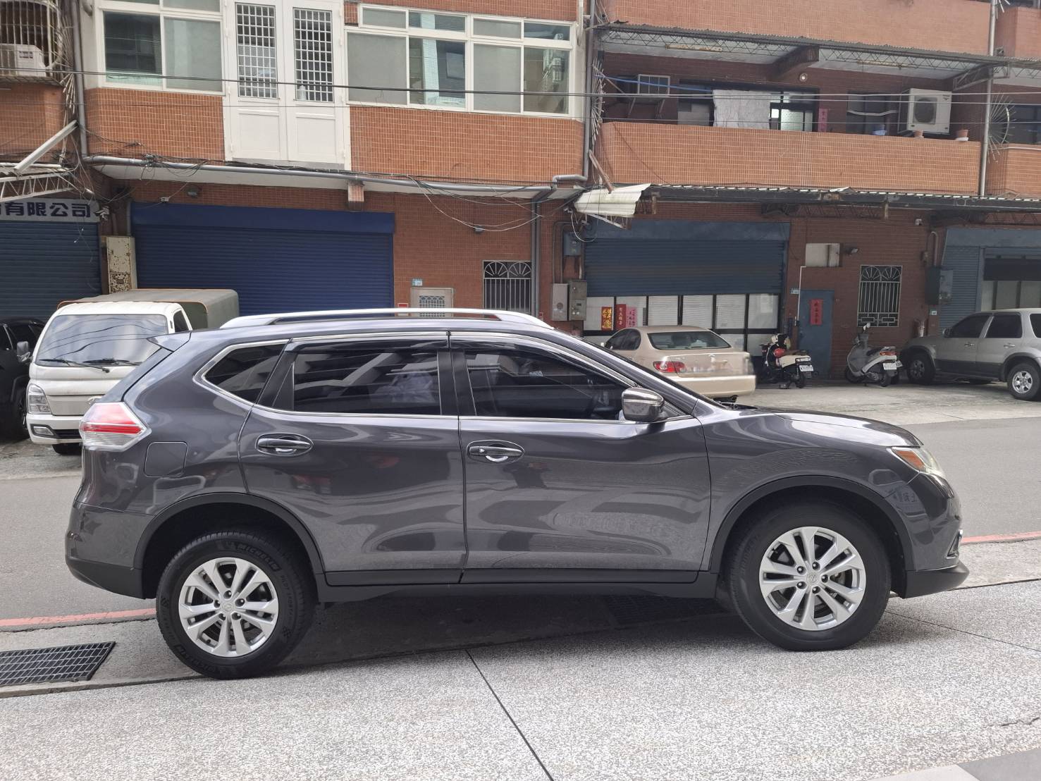 2017年 NISSAN X-TRAIL 2.0 大空間 高實用性 超值價格 出遊通勤一台搞定 立即私訊 搶先賞車LINE：goo5168 洽詢電話：0912423585 宋小姐 貸款專辦~強力過件  第14張相片