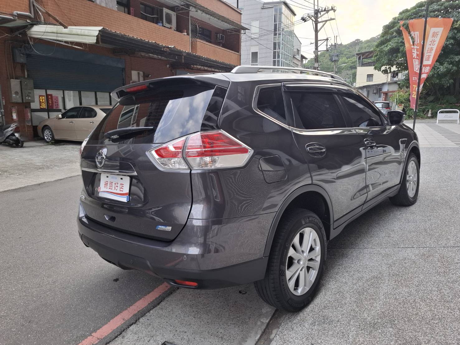 2017年 NISSAN X-TRAIL 2.0 大空間 高實用性 超值價格 出遊通勤一台搞定 立即私訊 搶先賞車LINE：goo5168 洽詢電話：0912423585 宋小姐 貸款專辦~強力過件  第17張相片