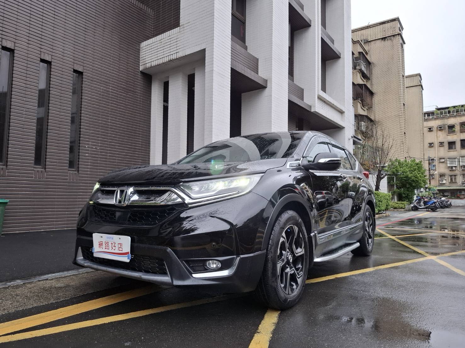 2018 HONDA CR-V ACC 主動跟車・循跡防滑 ABS 全家出門更安心  電尾門＋大空間，推車行李輕鬆放立即私訊  搶先賞車 LINE：goo5168 洽詢電話：0912423585 宋小姐貸款專辦~強力過  第1張相片