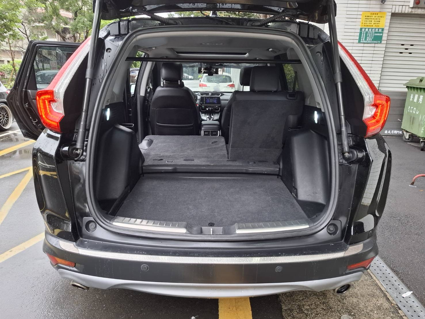 2018 HONDA CR-V ACC 主動跟車・循跡防滑 ABS 全家出門更安心  電尾門＋大空間，推車行李輕鬆放立即私訊  搶先賞車 LINE：goo5168 洽詢電話：0912423585 宋小姐貸款專辦~強力過  第9張相片