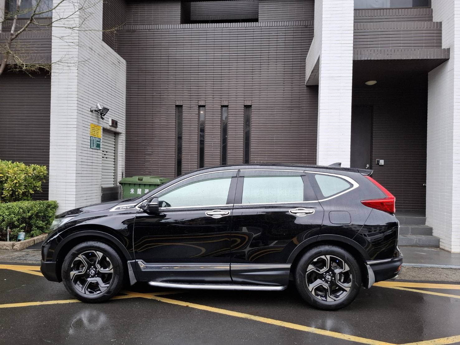 2018 HONDA CR-V ACC 主動跟車・循跡防滑 ABS 全家出門更安心  電尾門＋大空間，推車行李輕鬆放立即私訊  搶先賞車 LINE：goo5168 洽詢電話：0912423585 宋小姐貸款專辦~強力過  第11張相片