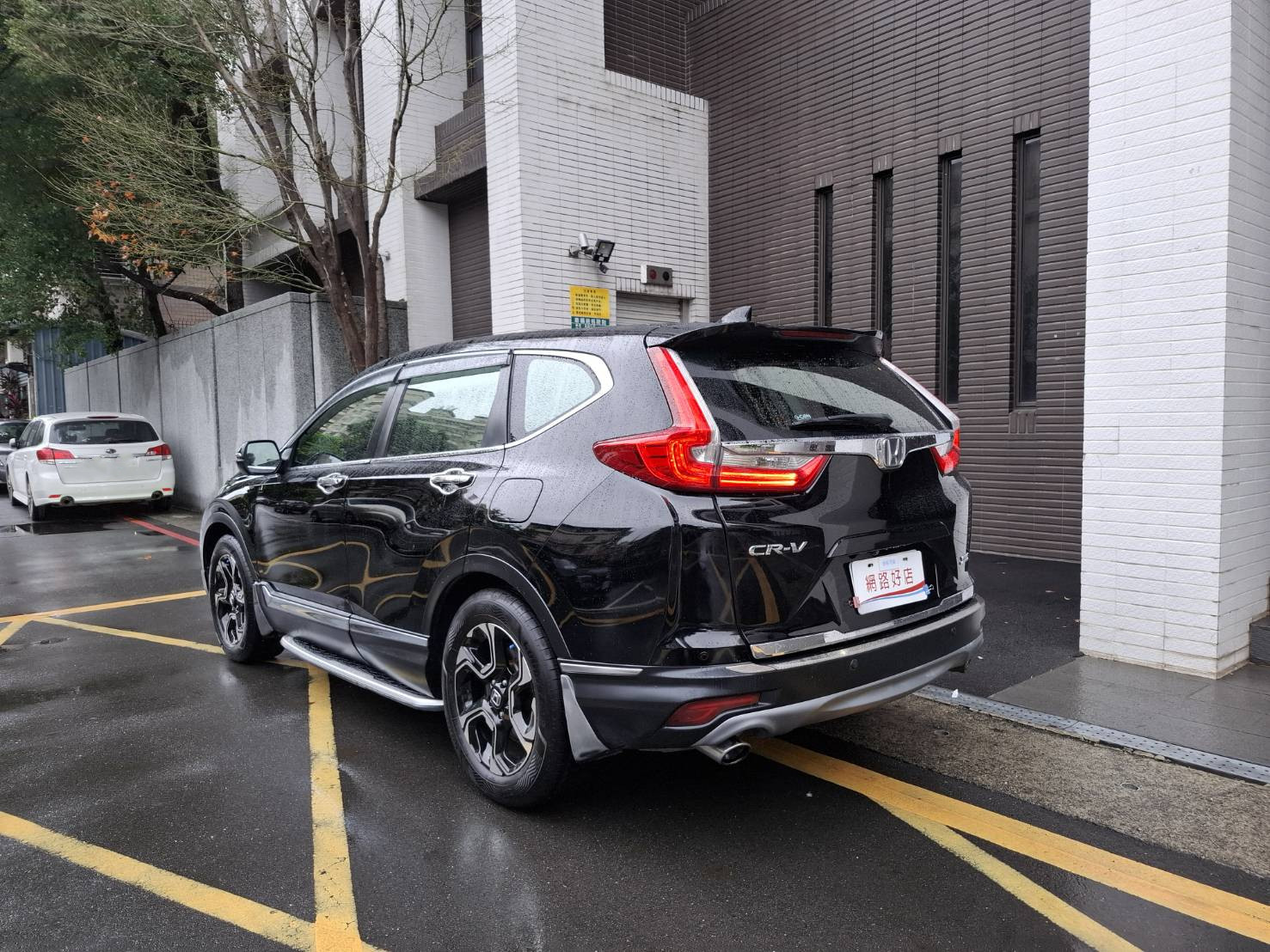 2018 HONDA CR-V ACC 主動跟車・循跡防滑 ABS 全家出門更安心  電尾門＋大空間，推車行李輕鬆放立即私訊  搶先賞車 LINE：goo5168 洽詢電話：0912423585 宋小姐貸款專辦~強力過  第13張相片