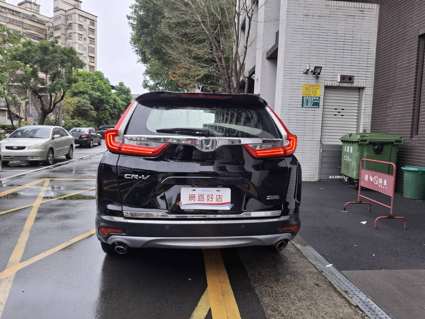 2018 HONDA CR-V ACC 主動跟車・循跡防滑 ABS 全家出門更安心  電尾門＋大空間，推車行李輕鬆放立即私訊  搶先賞車 LINE：goo5168 洽詢電話：0912423585 宋小姐貸款專辦~強力過  第14張相片