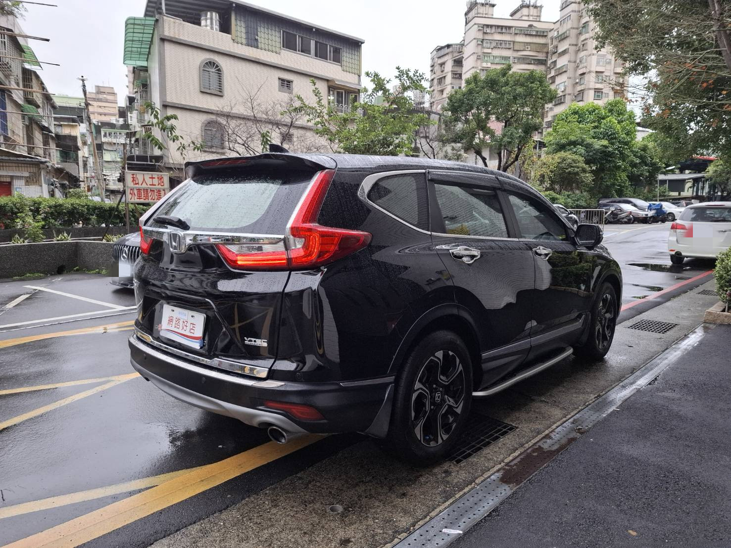 2018 HONDA CR-V ACC 主動跟車・循跡防滑 ABS 全家出門更安心  電尾門＋大空間，推車行李輕鬆放立即私訊  搶先賞車 LINE：goo5168 洽詢電話：0912423585 宋小姐貸款專辦~強力過  第15張相片