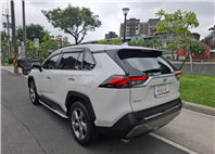 2019 TOYOTA RAV4 熱門首選 安全・耐用・保值 一台很多人都在找的休旅車。空間大、安全高、省油耐用，RAV4 一直都是家庭休旅人氣王！ 歡迎私訊 / 電洽預約賞車  LINE：goo5168  0912-423-585宋小姐  第13張縮圖