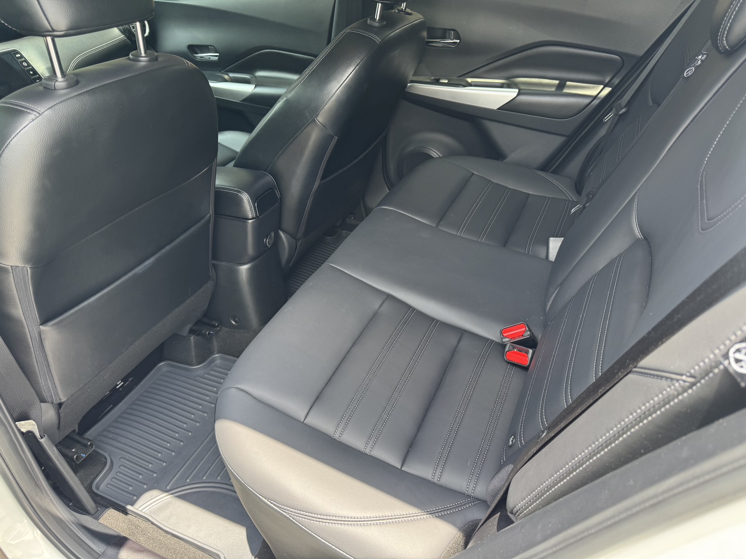 FB搜尋:小陳嚴選中古車  2019 KICKS  手機0987851688  第3張相片