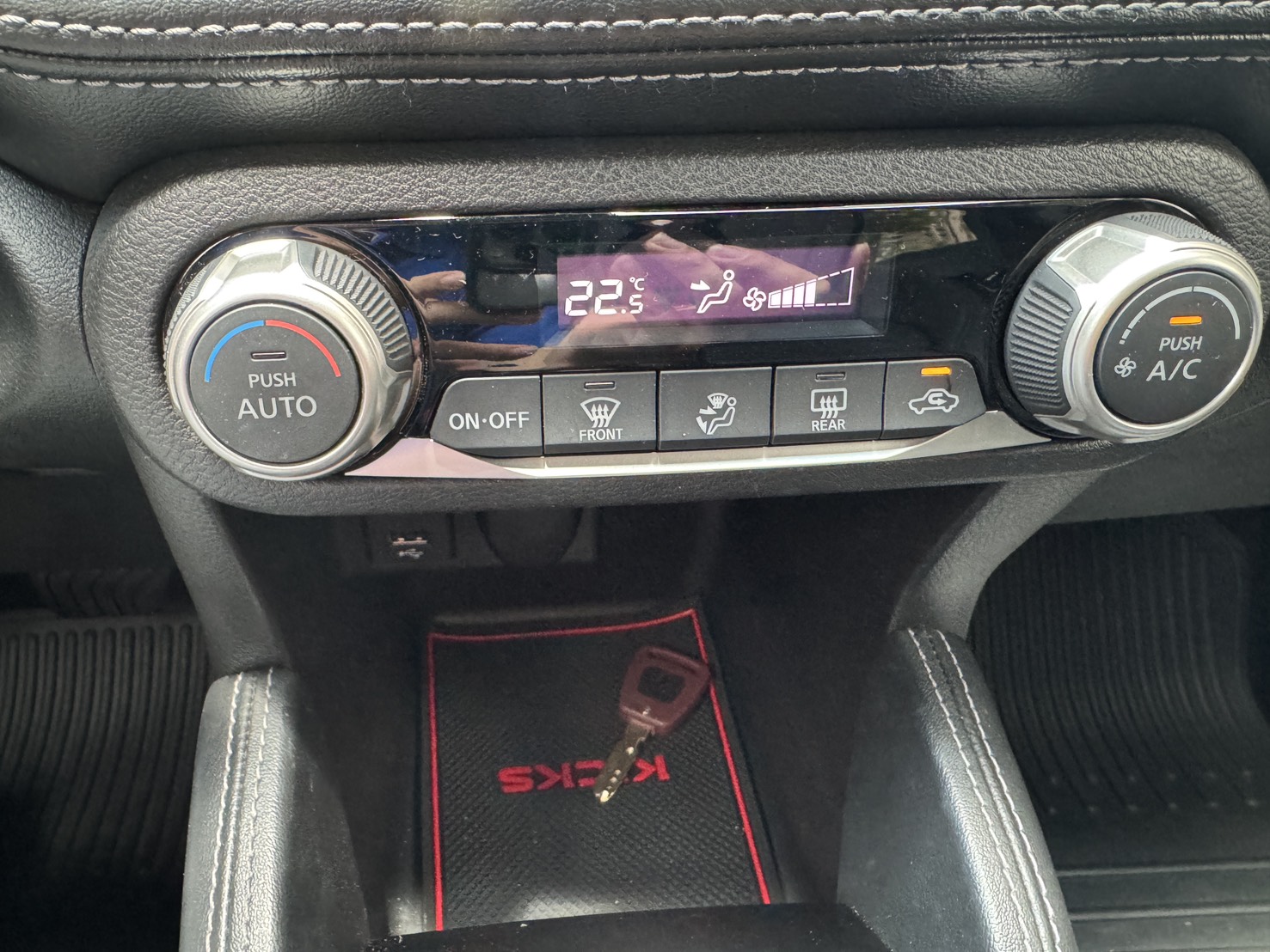 FB搜尋:小陳嚴選中古車  2019 KICKS  手機0987851688  第9張相片
