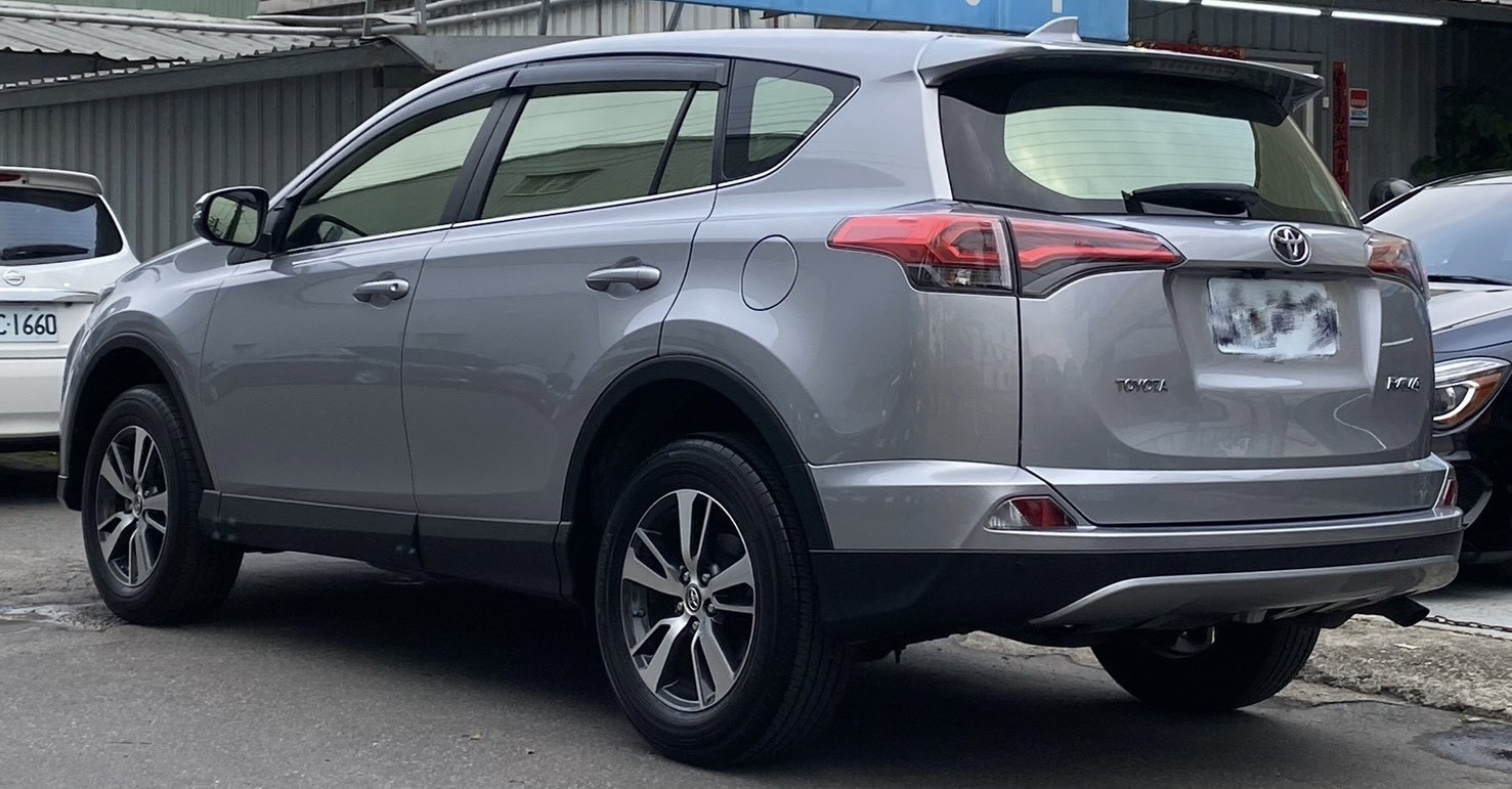 FB搜尋:小陳嚴選中古車  2018 Toyota RAV 4  手機0987851688  第2張相片