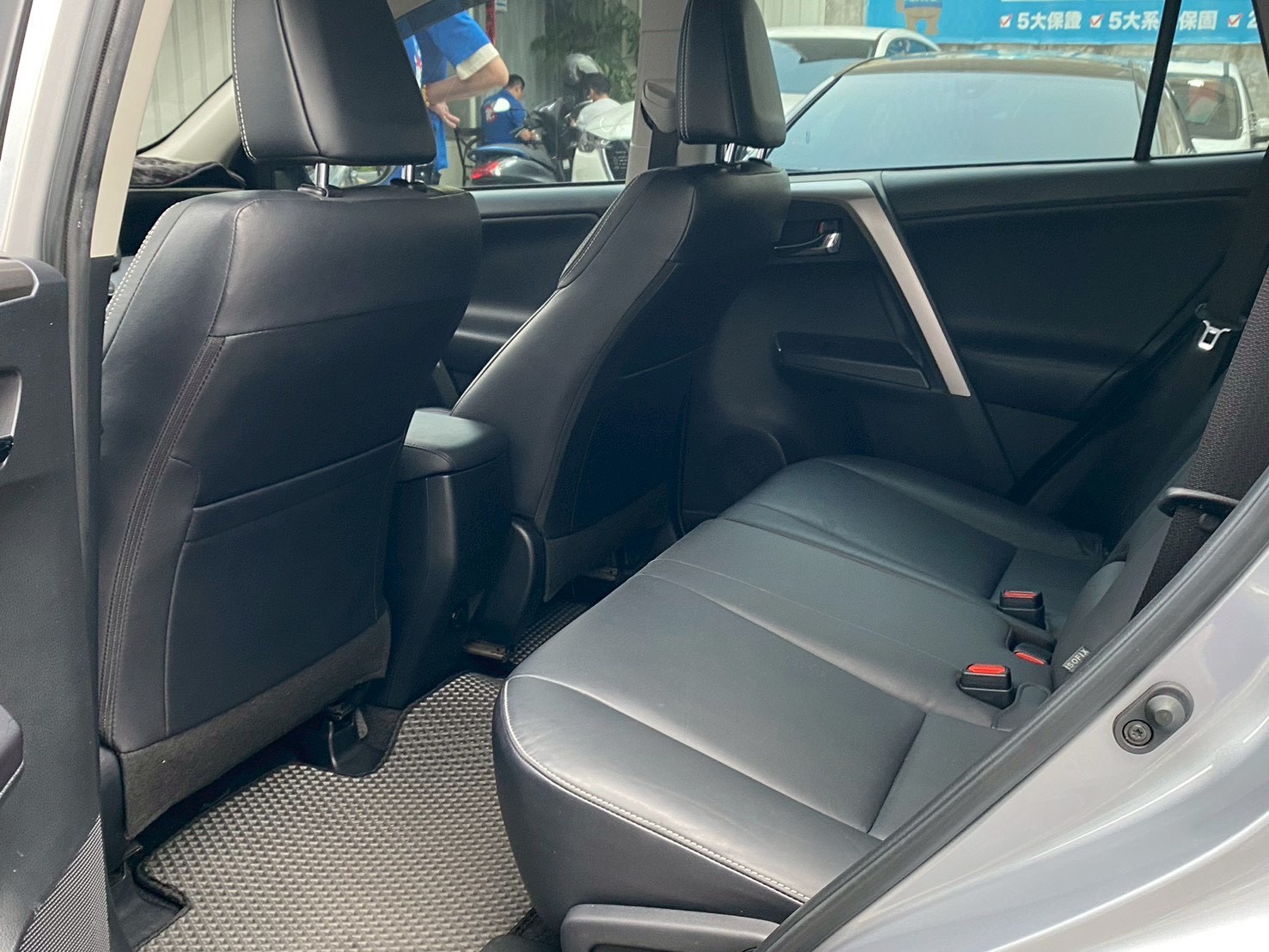 FB搜尋:小陳嚴選中古車  2018 Toyota RAV 4  手機0987851688  第5張相片