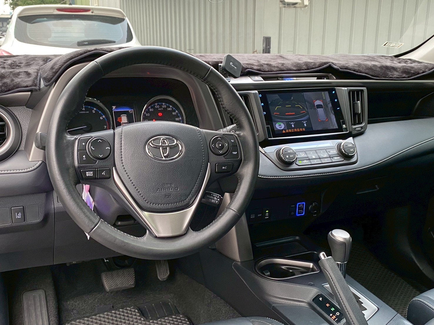FB搜尋:小陳嚴選中古車  2018 Toyota RAV 4  手機0987851688  第6張相片