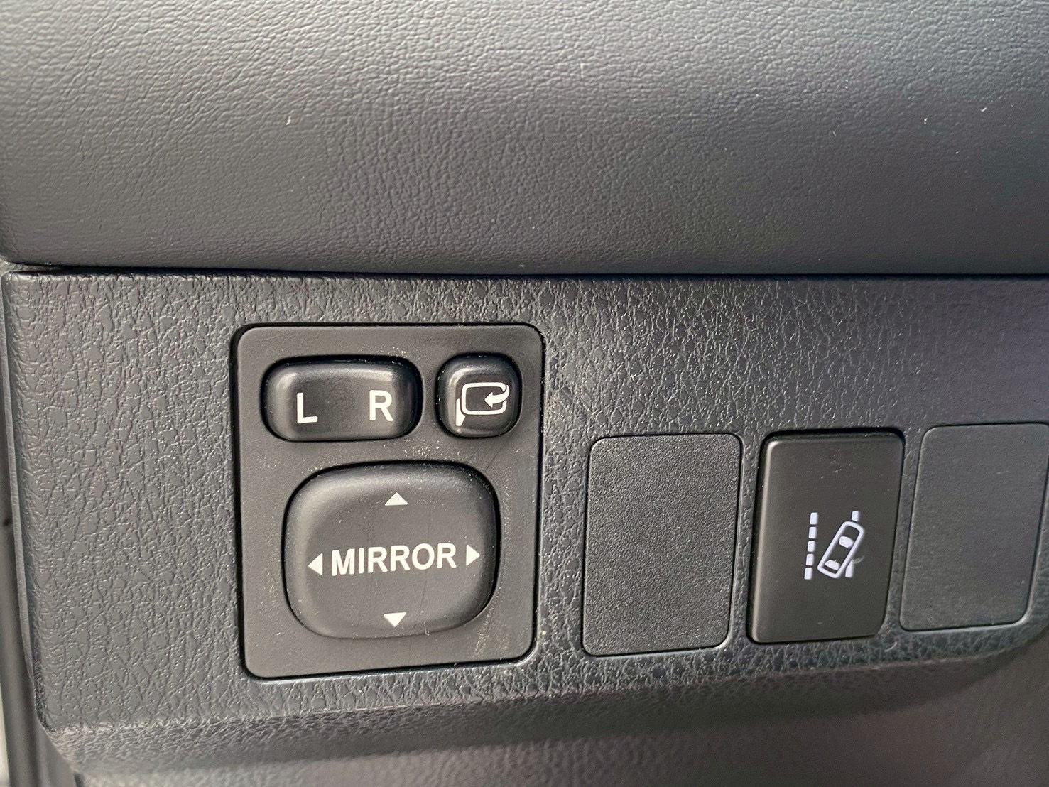 FB搜尋:小陳嚴選中古車  2018 Toyota RAV 4  手機0987851688  第10張相片