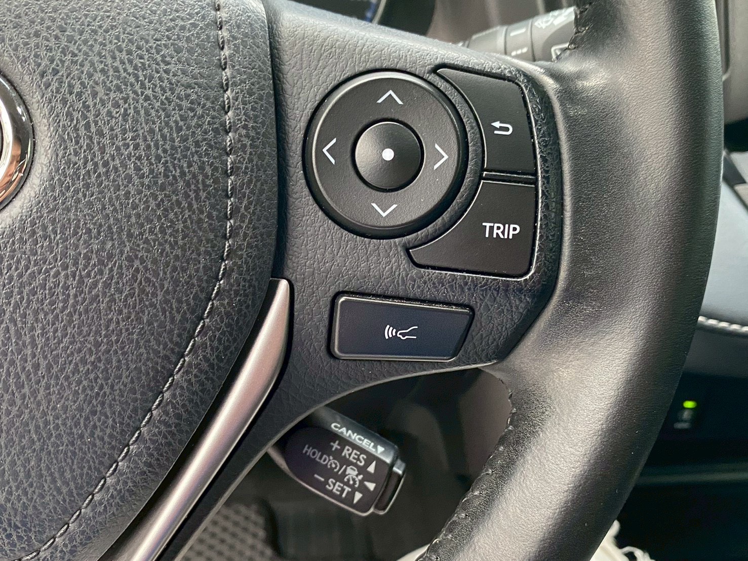 FB搜尋:小陳嚴選中古車  2018 Toyota RAV 4  手機0987851688  第11張相片
