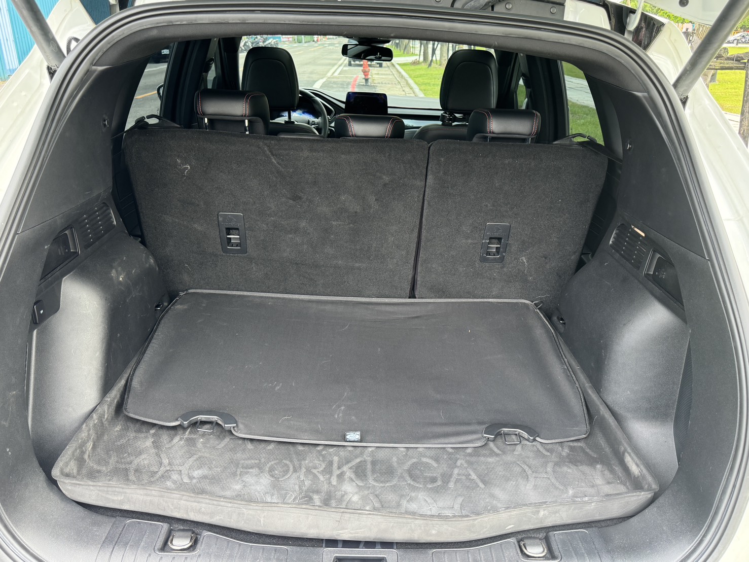 FB搜尋:小陳嚴選中古車  Ford Kuga 2021款  手機0987851688  第4張相片