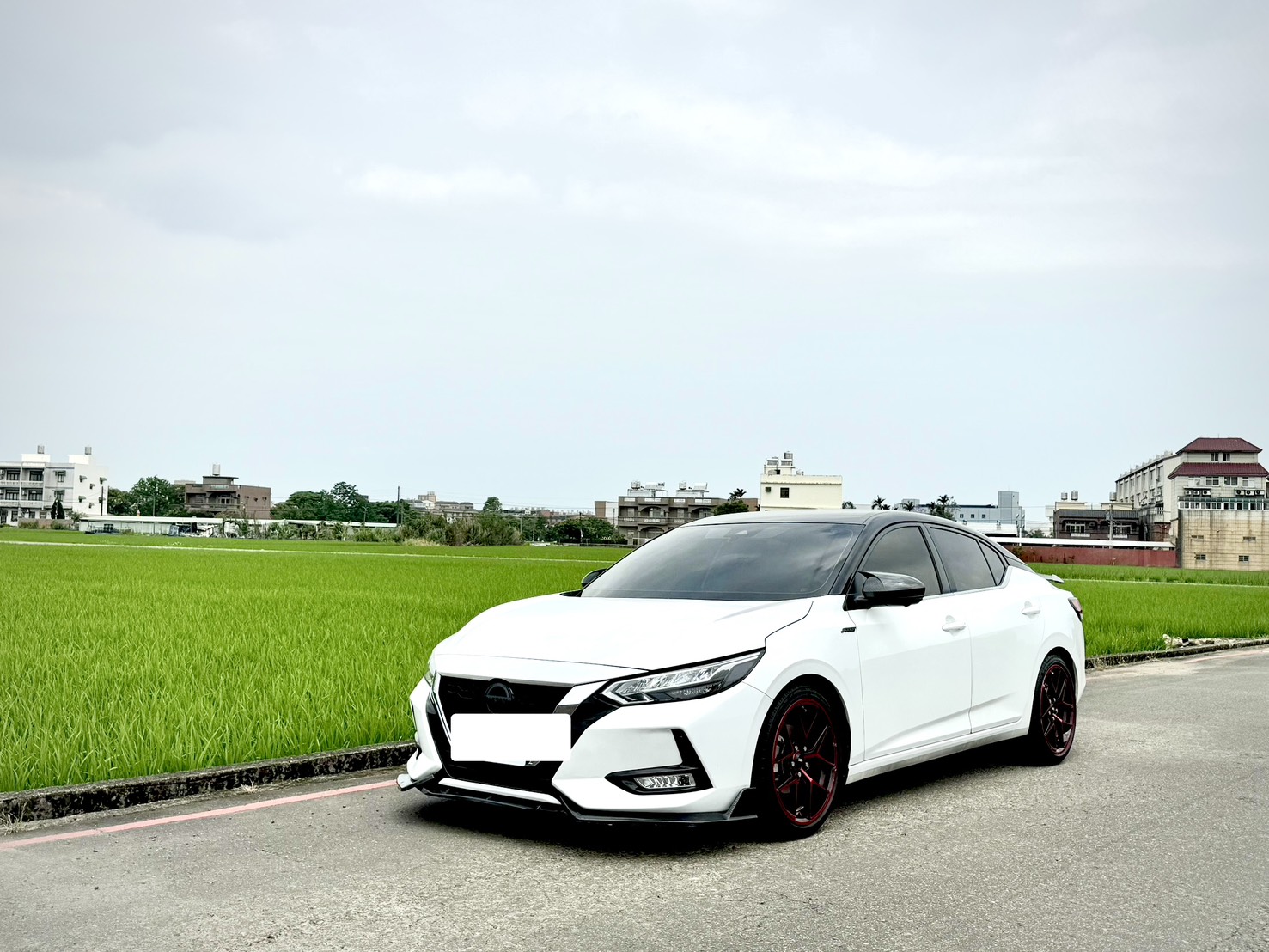 FB搜尋:小陳嚴選中古車  2020年Sentra 1.6 尊爵智駕版 手機0987851688  第1張相片