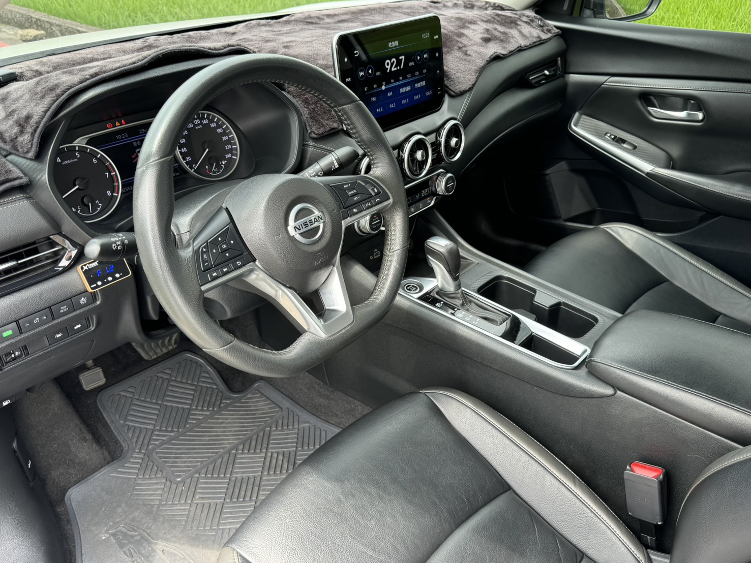 FB搜尋:小陳嚴選中古車  2020年Sentra 1.6 尊爵智駕版 手機0987851688  第2張相片
