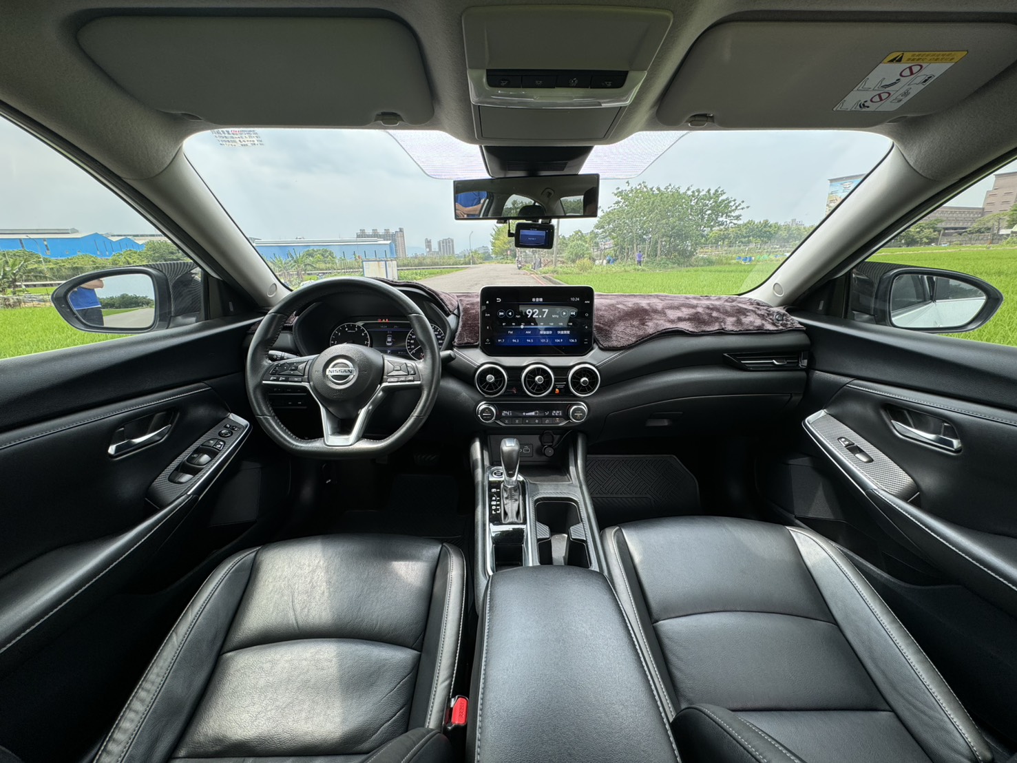 FB搜尋:小陳嚴選中古車  2020年Sentra 1.6 尊爵智駕版 手機0987851688  第4張相片