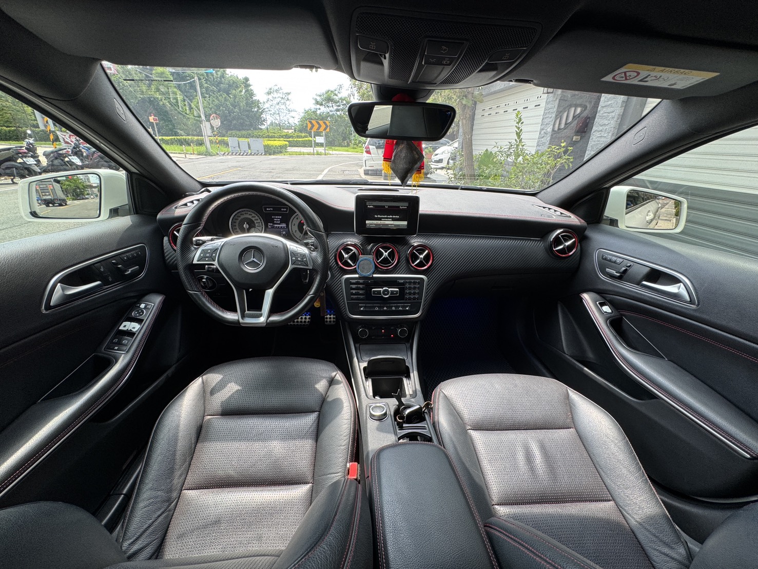 FB搜尋:小陳嚴選中古車  BENZ 2014款 A250 PLUS 手機0987851688  第3張相片