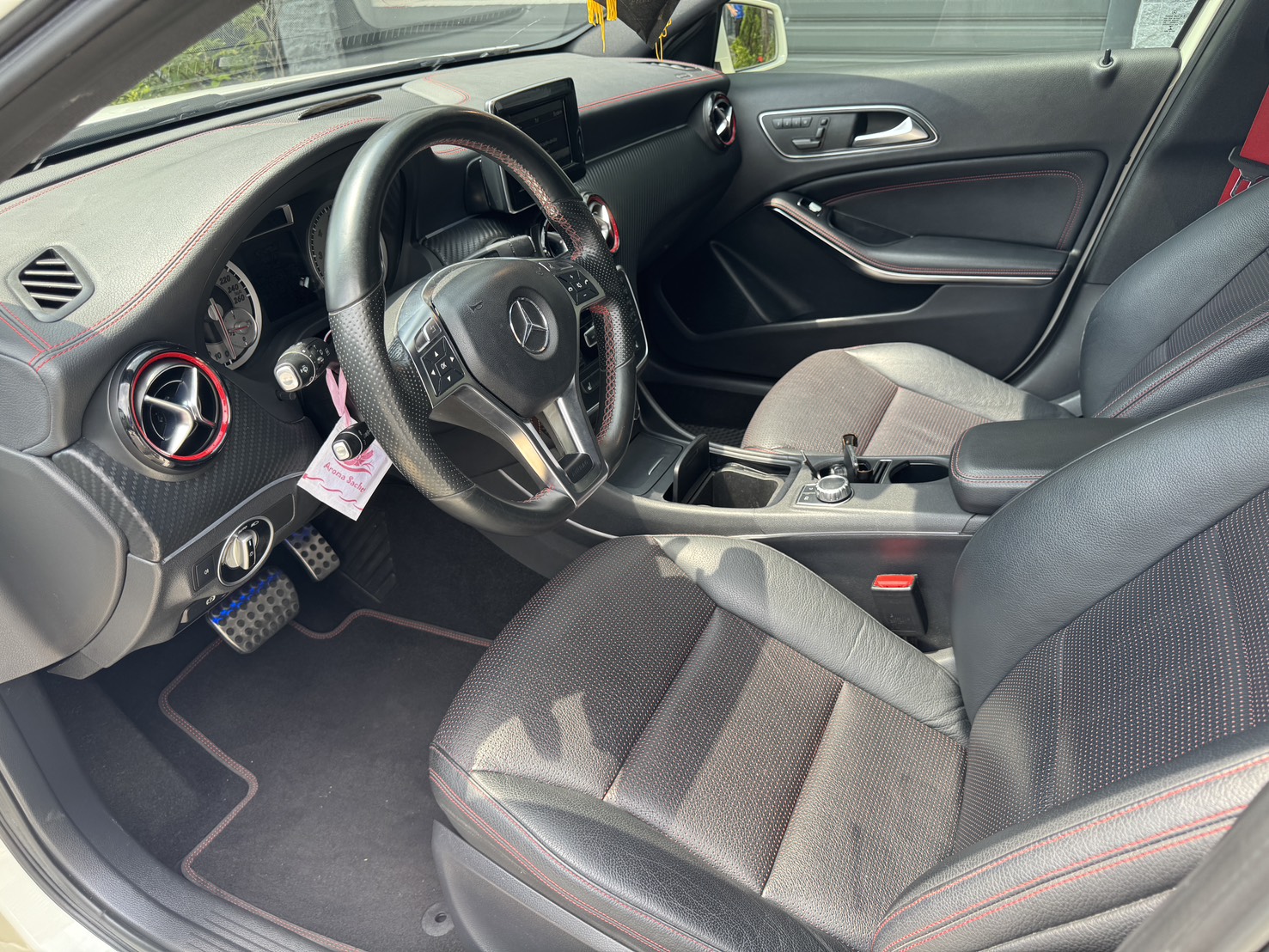 FB搜尋:小陳嚴選中古車  BENZ 2014款 A250 PLUS 手機0987851688  第4張相片
