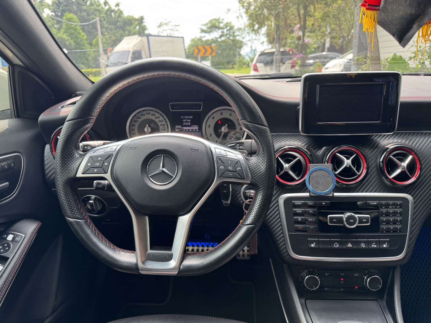 FB搜尋:小陳嚴選中古車  BENZ 2014款 A250 PLUS 手機0987851688  第5張相片