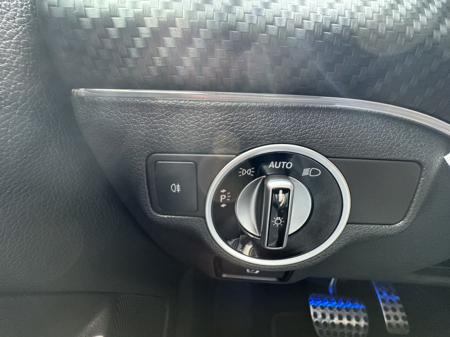 FB搜尋:小陳嚴選中古車  BENZ 2014款 A250 PLUS 手機0987851688  第8張相片