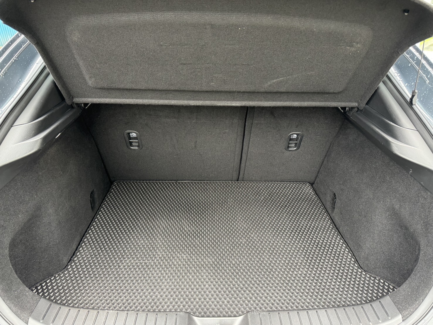 FB搜尋:小陳嚴選中古車  Mazda CX-30 2020款 頂級型 手機0987851688  第4張相片