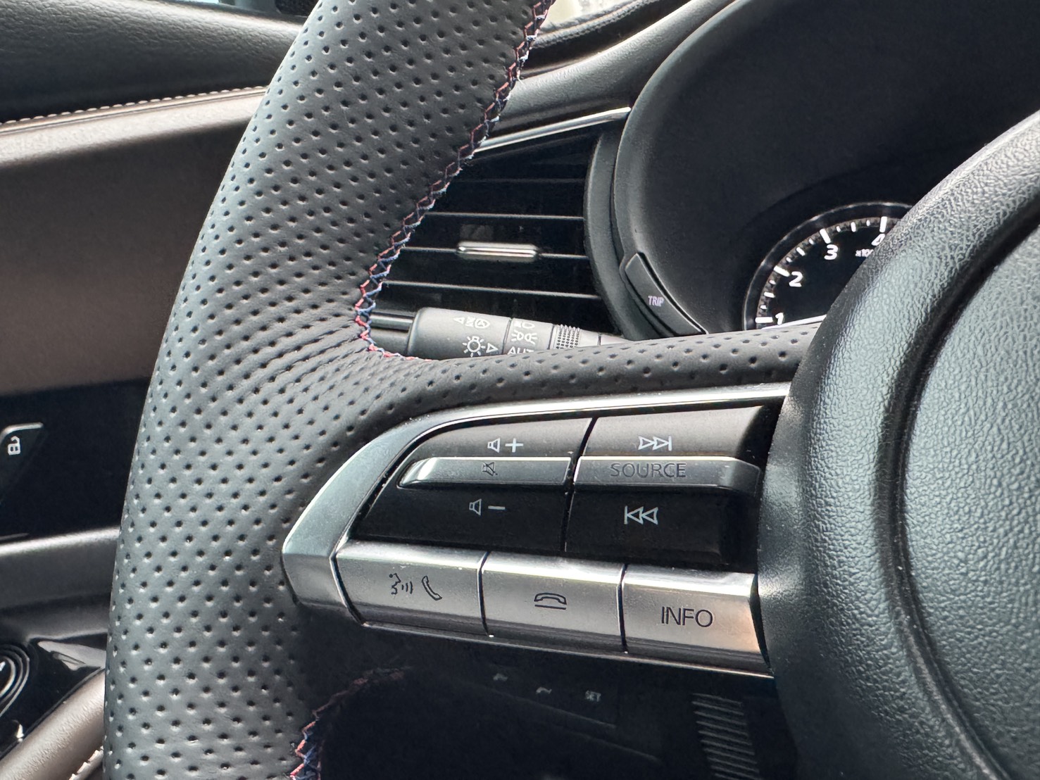 FB搜尋:小陳嚴選中古車  Mazda CX-30 2020款 頂級型 手機0987851688  第11張相片