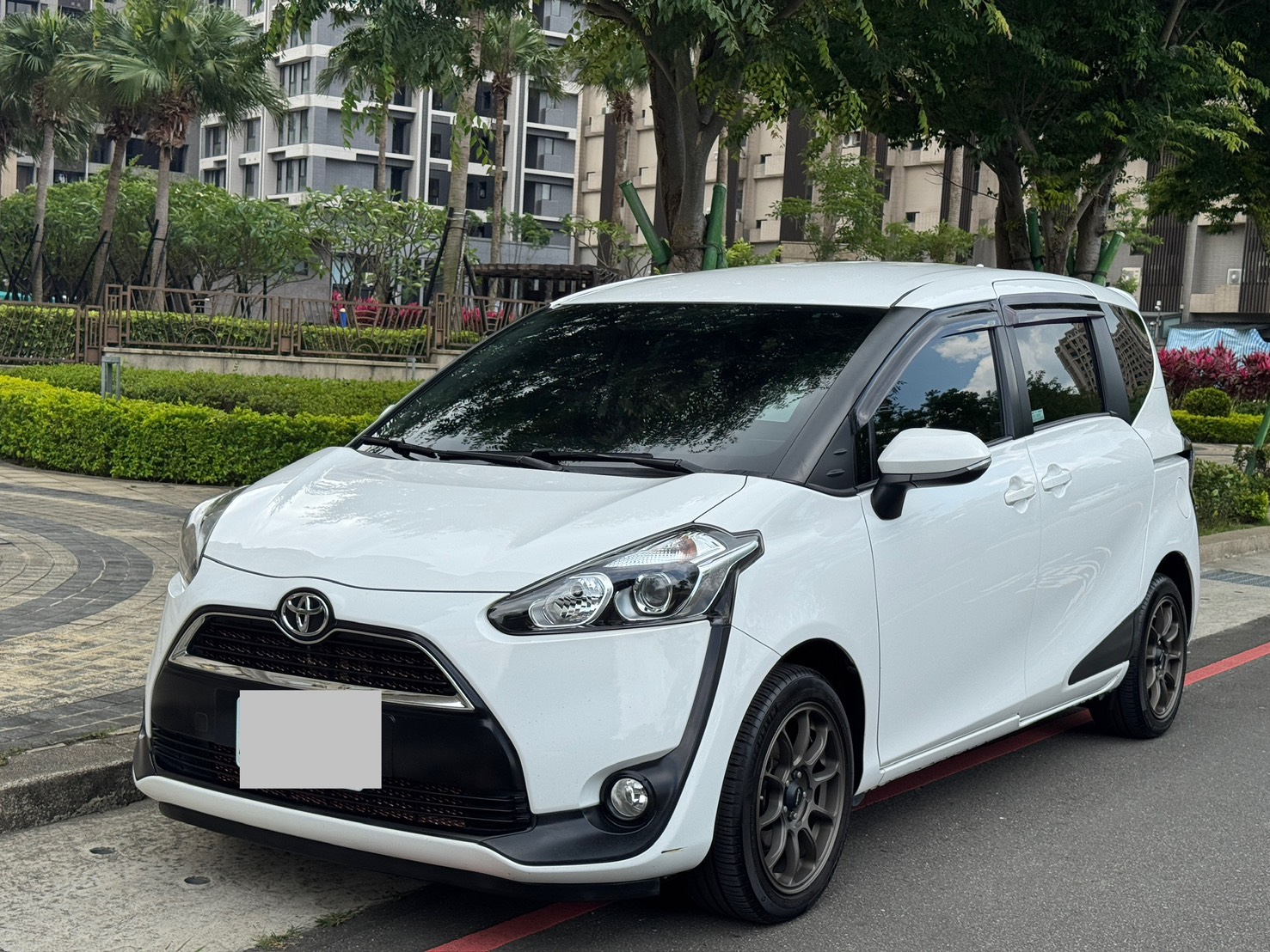 FB搜尋:小陳嚴選中古車  Toyota Sienta 2018款 7人座 豪華頂級型 手機0987851688  第1張相片