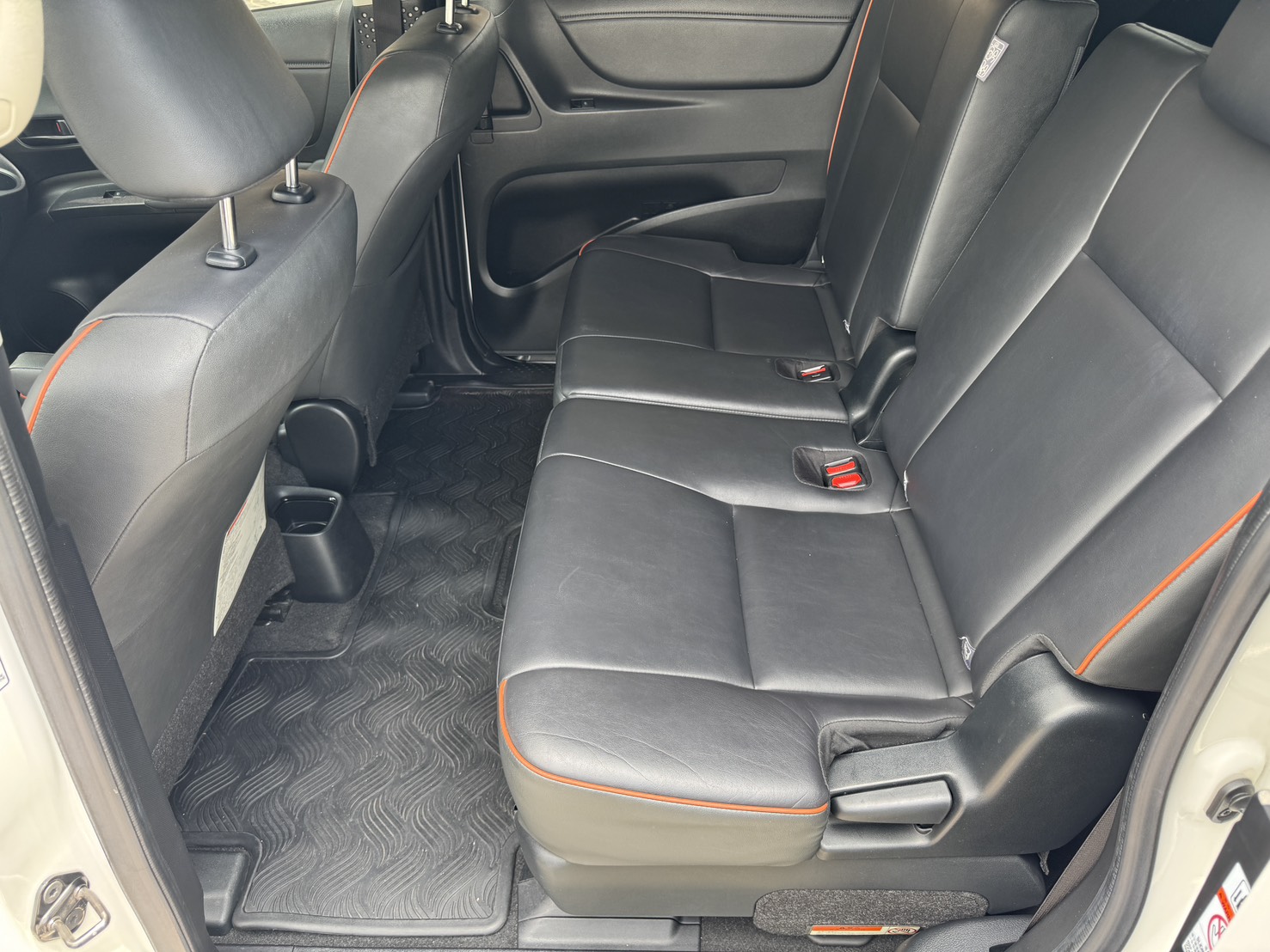 FB搜尋:小陳嚴選中古車  Toyota Sienta 2018款 7人座 豪華頂級型 手機0987851688  第4張相片