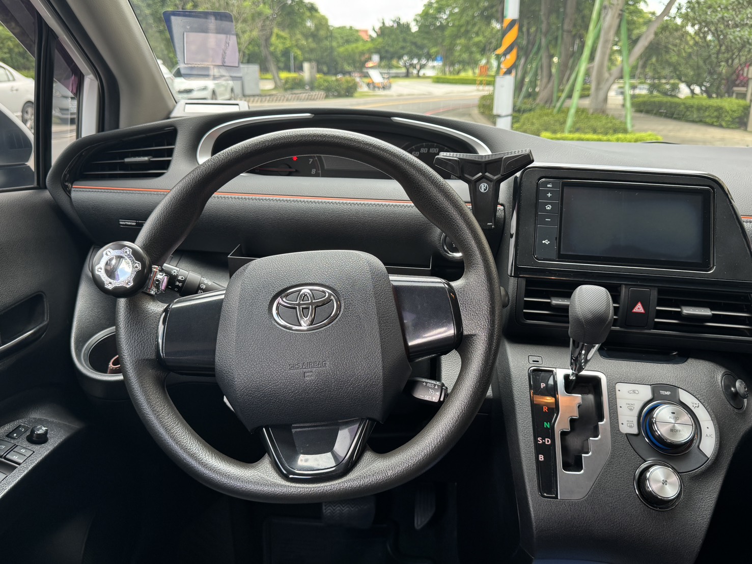 FB搜尋:小陳嚴選中古車  Toyota Sienta 2018款 7人座 豪華頂級型 手機0987851688  第6張相片