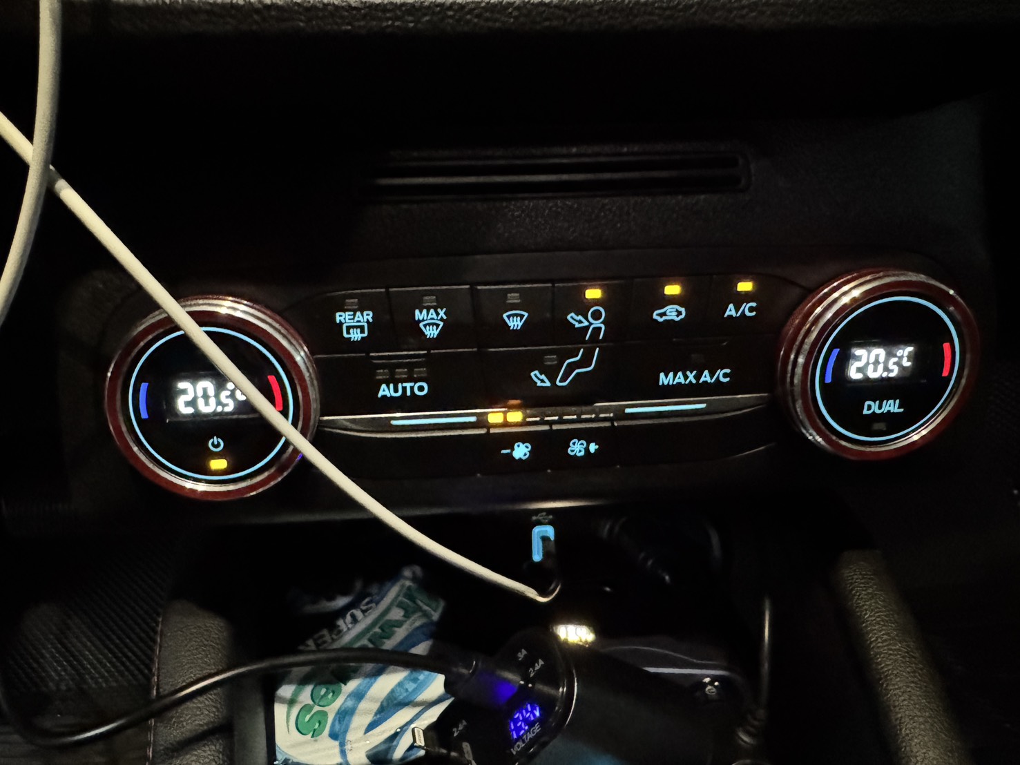 FB搜尋:小陳嚴選中古車  Ford Focus 5D 2023款 ST-Line X 手機0987851688  第8張相片