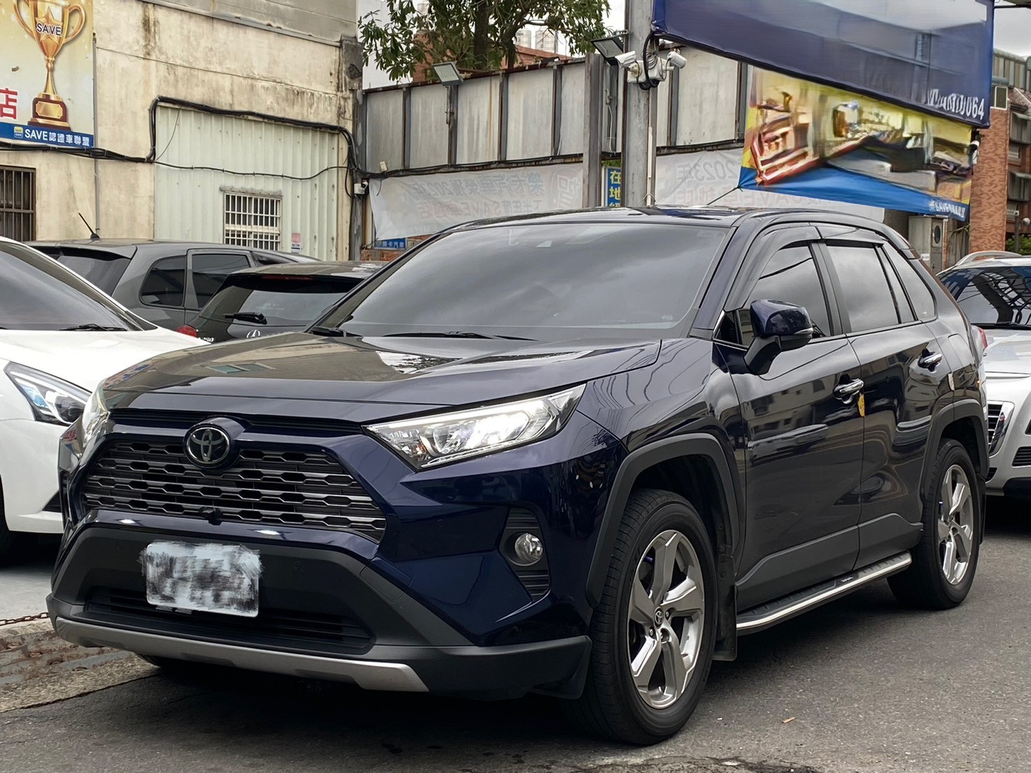 2019 年 RAV4 家用/工地用都適合深色車不怕髒  第1張相片
