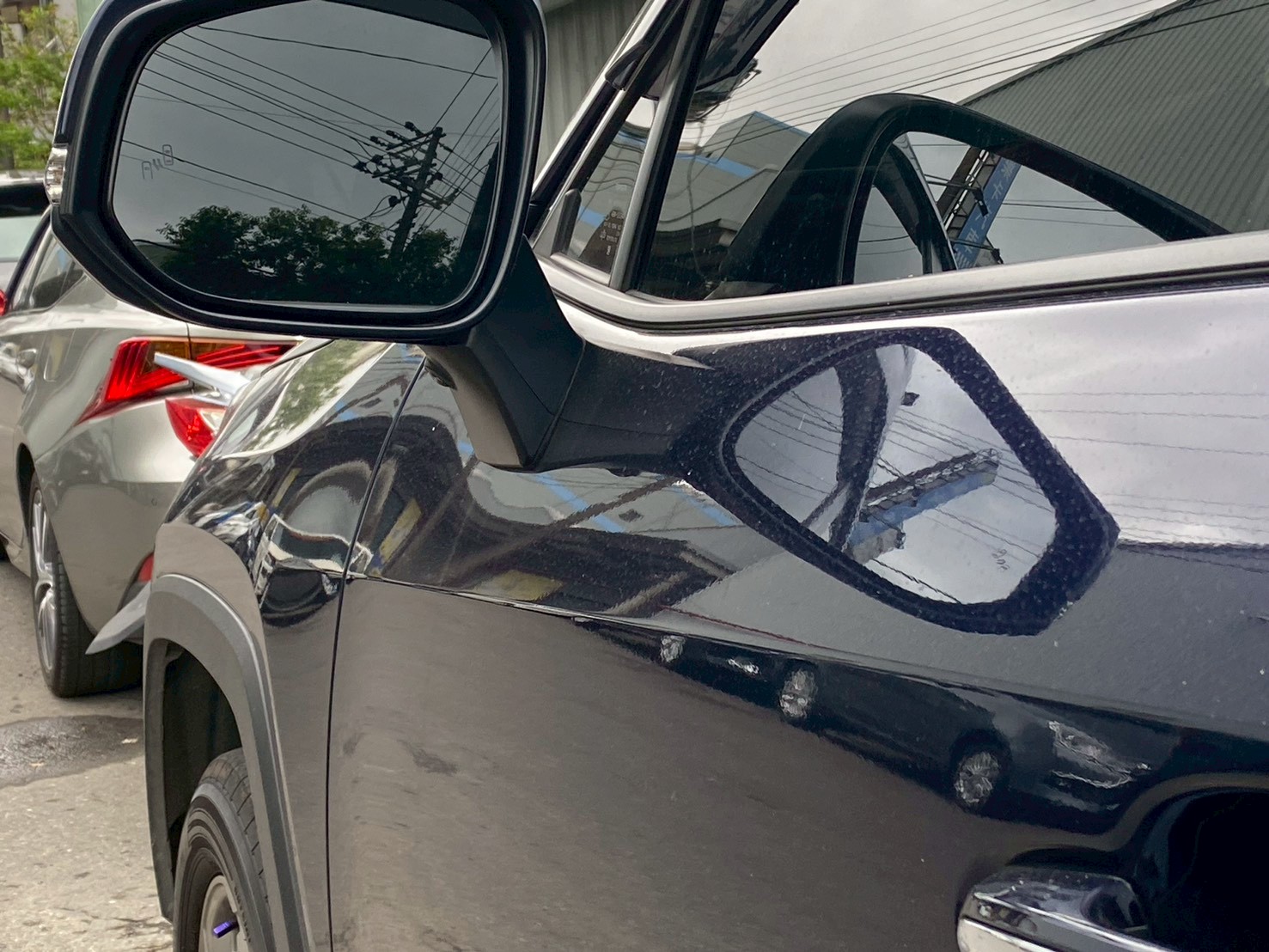 2019 年 RAV4 家用/工地用都適合深色車不怕髒  第3張相片