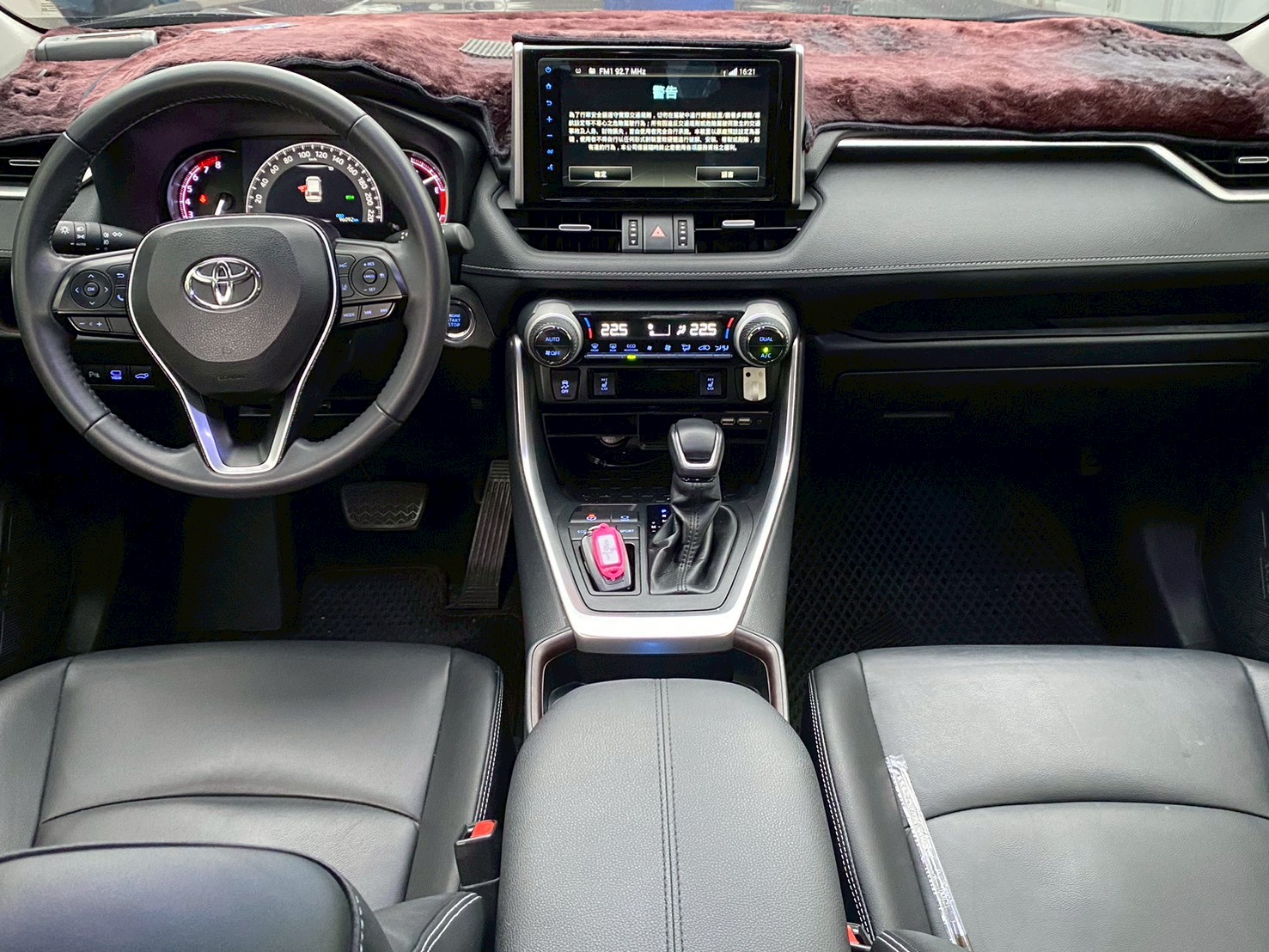 2019 年 RAV4 家用/工地用都適合深色車不怕髒  第6張相片