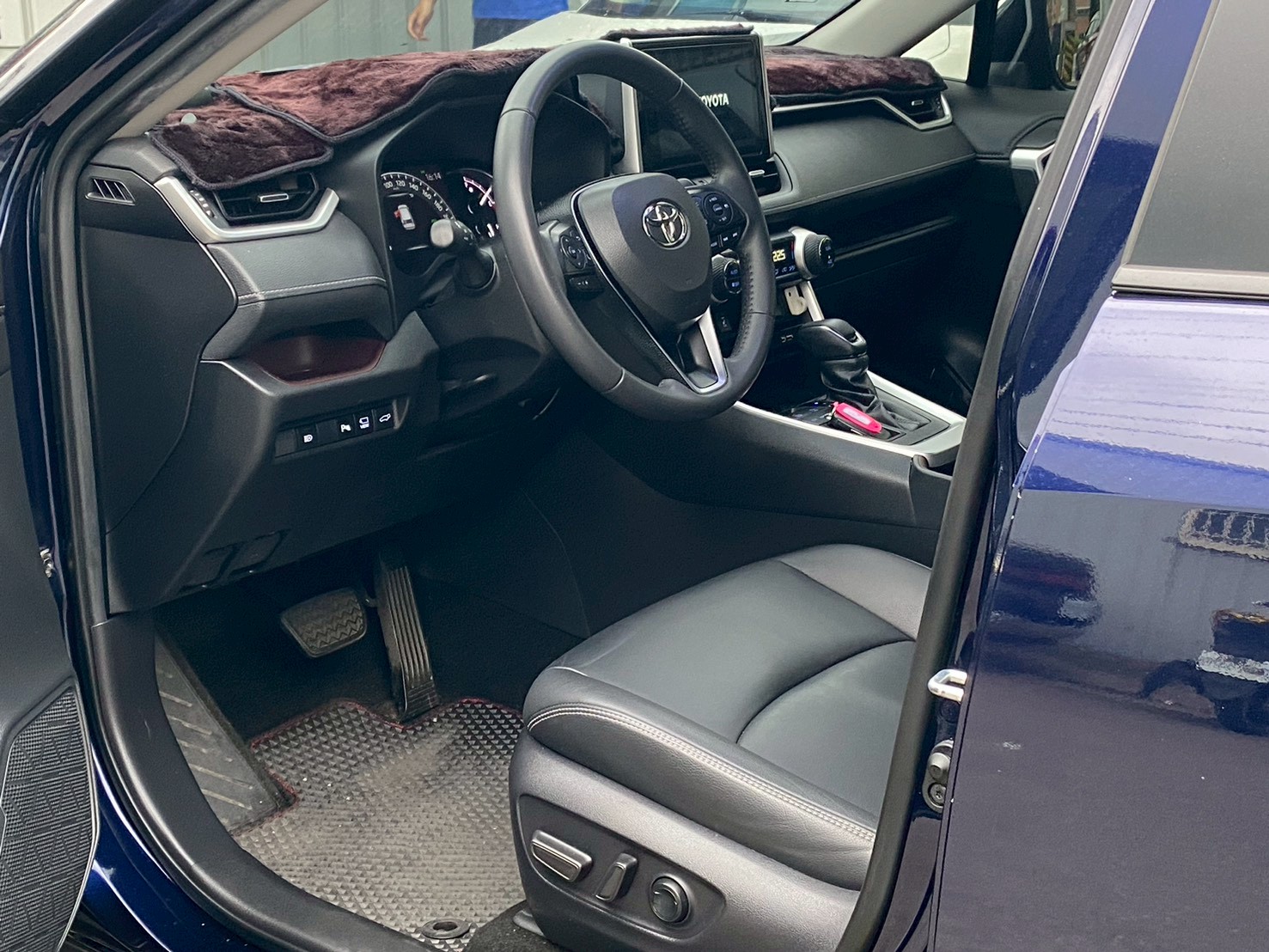 2019 年 RAV4 家用/工地用都適合深色車不怕髒  第7張相片
