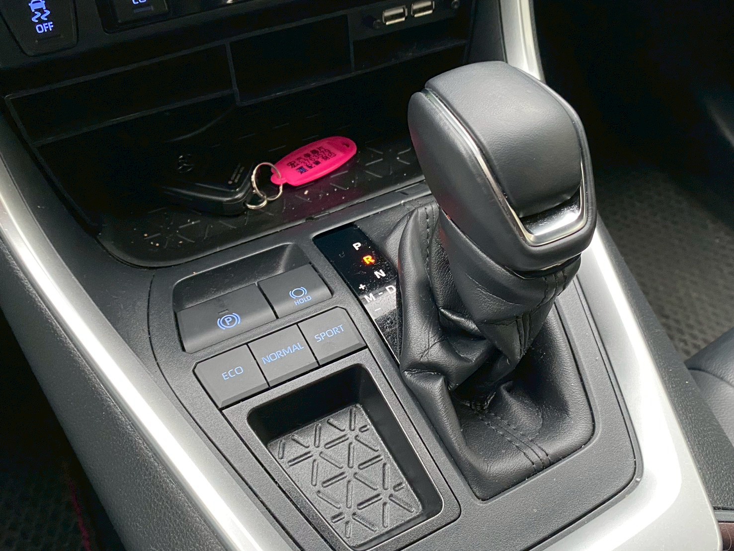2019 年 RAV4 家用/工地用都適合深色車不怕髒  第8張相片