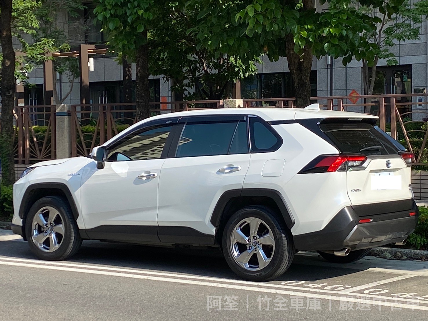 2019年豐田 RAV4 家用車 有電尾門  第3張相片