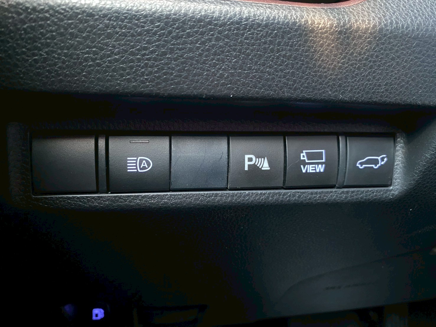 2019年豐田 RAV4 家用車 有電尾門  第7張相片