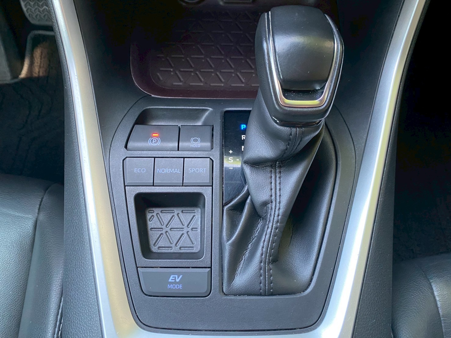 2019年豐田 RAV4 家用車 有電尾門  第9張相片